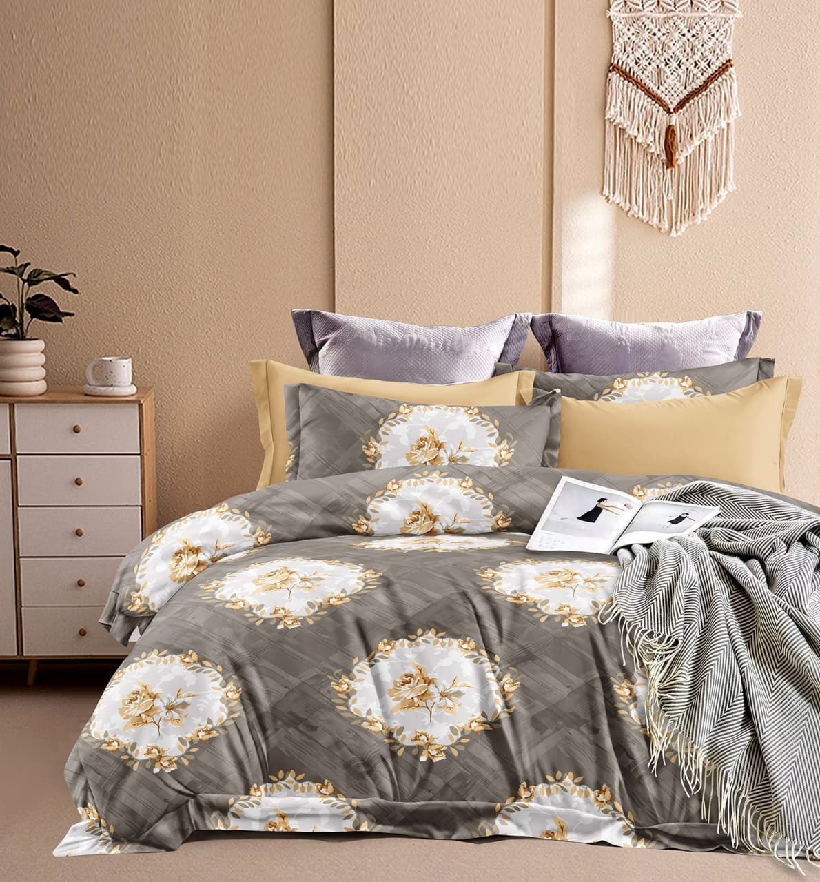 Elegant Floral Print Double Bed Bedsheet – Grey & Gold Design with 4 Pillow Covers